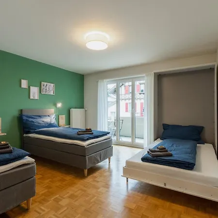 Flat Near & Train Station With Free Parking *