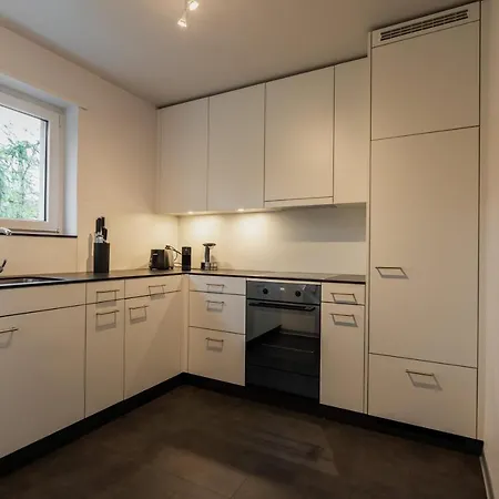 Flat Near & Train Station With Free Parking