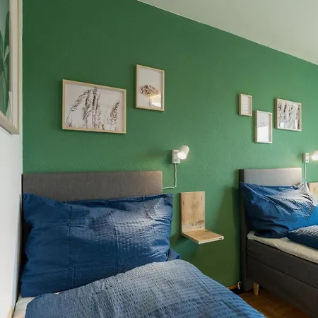 Flat Near & Train Station With Free Parking